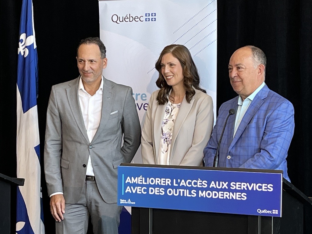 Photo de Dr Oliva, Dre Hanna et M. Dubé lors de la conférence de presse.